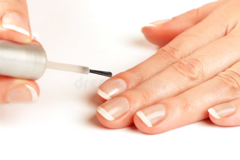 att applicera se manicuristen spikar naturligt polermedel royaltyfri foto att applicera se manicuristen spikar naturligt polermedel royaltyfri foto