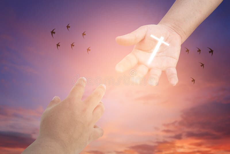 Atteinte des mains Concept pour la délivrance, l'amitié, la foi et la croyance photos libres de droits Atteinte des mains Concept pour la délivrance, l'amitié, la foi et la croyance photos libres de droits