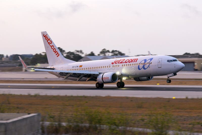 Atterraggio di Air Europa dopo il tramonto fotografie stock libere da diritti Atterraggio di Air Europa dopo il tramonto fotografie stock libere da diritti