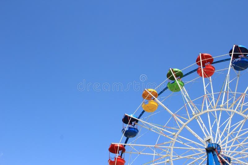 Attraction Ferris wheel