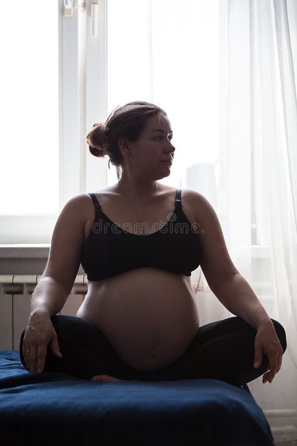 Premium Photo | Pregnant woman in lotus pose doing meditation or breathing  exercises for healthy pregnancy
