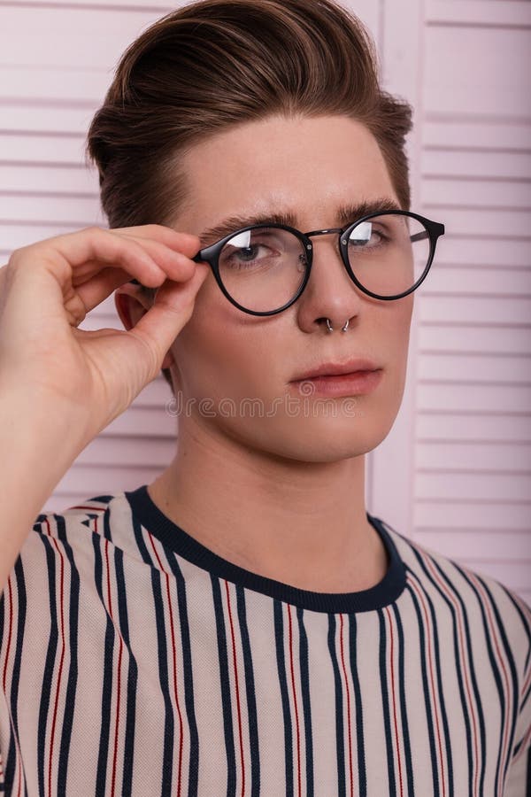 Mentalidad encender un fuego Contaminar Attractive Young Man Straightens Stylish Glasses. Studio Portrait of a Guy with a Piercing in a Fashionable Striped T-shirt Stock Image - Image of portrait, nose: 198420331 Mentalidad encender un fuego Contaminar Attractive Young Man Straightens Stylish Glasses. Studio Portrait of a Guy with a Piercing in a Fashionable Striped T-shirt Stock Image - Image of portrait, nose: 198420331