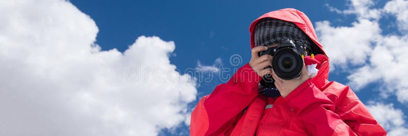 Attractive solo women traveller talking pictures outdoors with blue sky background royalty free stock photography Attractive solo women traveller talking pictures outdoors with blue sky background royalty free stock photography