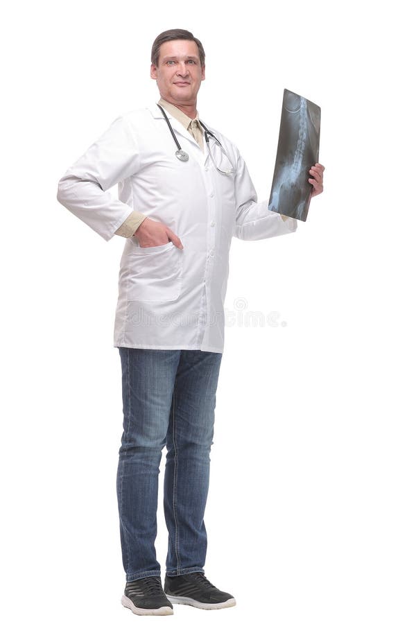Attraktiver Arzt, der eine Untersuchung durchführt und sich die Kamera anschaut stockbilder