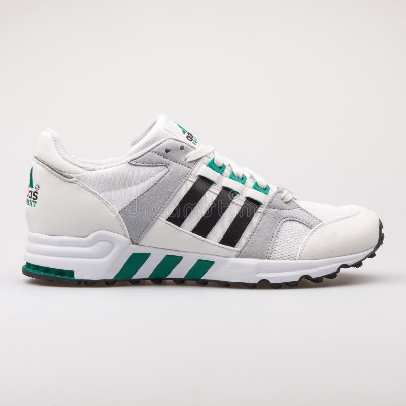 Attrezzatura di Adidas che esegue la scarpa da tennis bianca dell'annata del cuscino immagini stock libere da diritti Attrezzatura di Adidas che esegue la scarpa da tennis bianca dell'annata del cuscino immagini stock libere da diritti