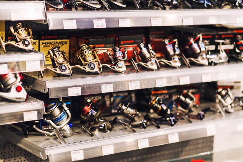 Attrezzatura Di Pesca in Negozio Immagine Stock Editoriale Immagine