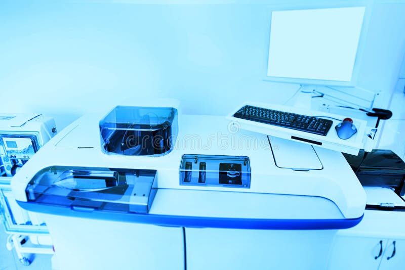 Attrezzatura e apparato per biochimica in un laboratorio moderno fotografia stock libera da diritti Attrezzatura e apparato per biochimica in un laboratorio moderno fotografia stock libera da diritti
