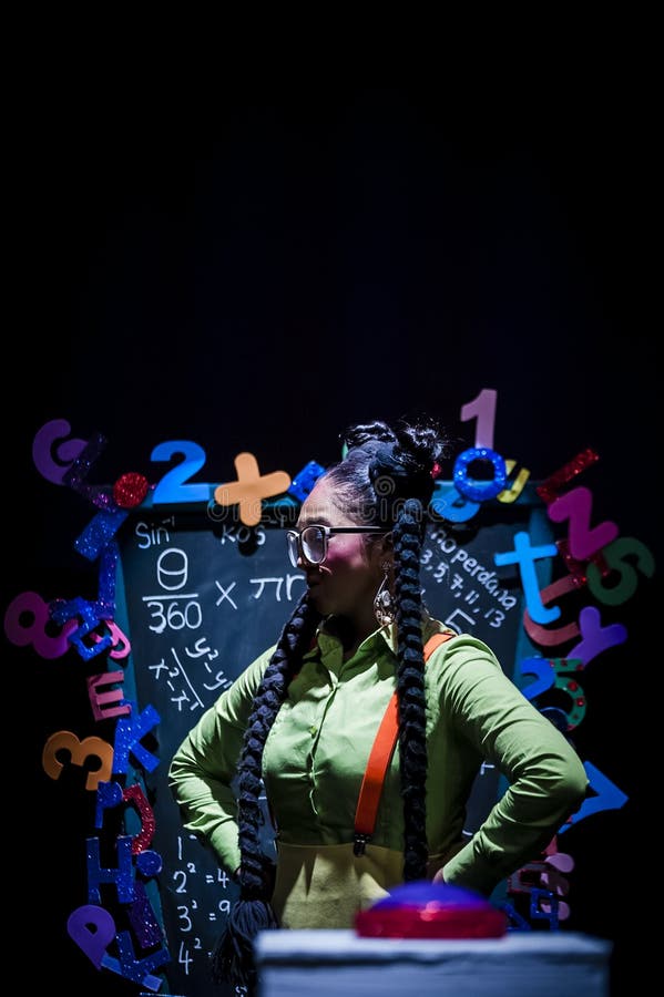 Atuação no estúdio escuro foto de stock