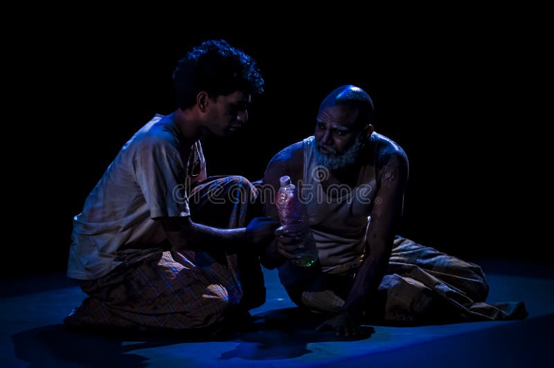 Atuação no estúdio escuro fotos de stock