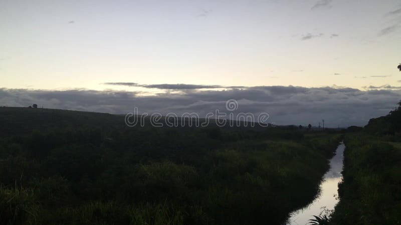 Aube au-dessus de canyon de Waimea - vue de Kekaha sur l'île de Kauai, Hawaï banque de vidéos