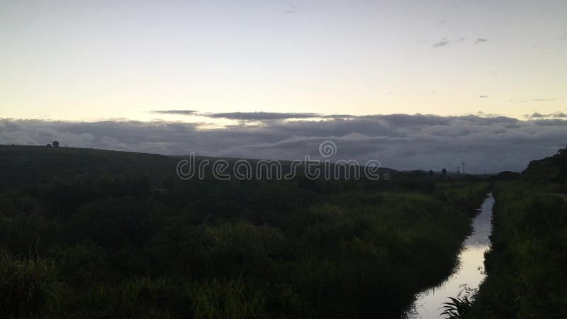 Aube au-dessus de canyon de Waimea - vue de Kekaha sur l'île de Kauai, Hawaï clips vidéos