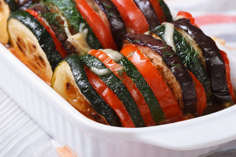 Aubergine, Courgette Et Tomates Cuites Au Four Horizontal Photo stock