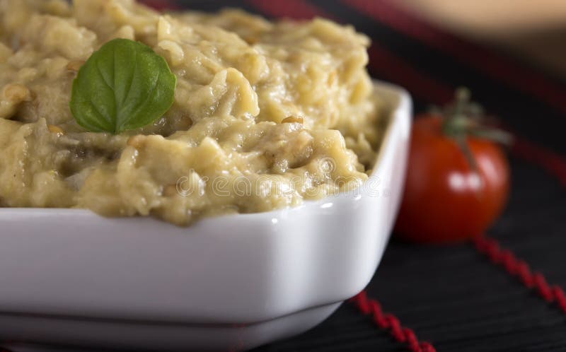Auberginensalat mit Majonäse stockfotografie Auberginensalat mit Majonäse stockfotografie
