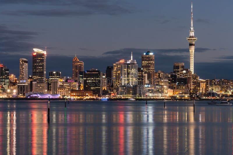 Auckland CBD na noite imagens de stock Auckland CBD na noite imagens de stock
