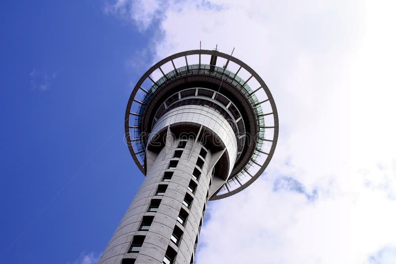 Auckland Skytower visto de debajo