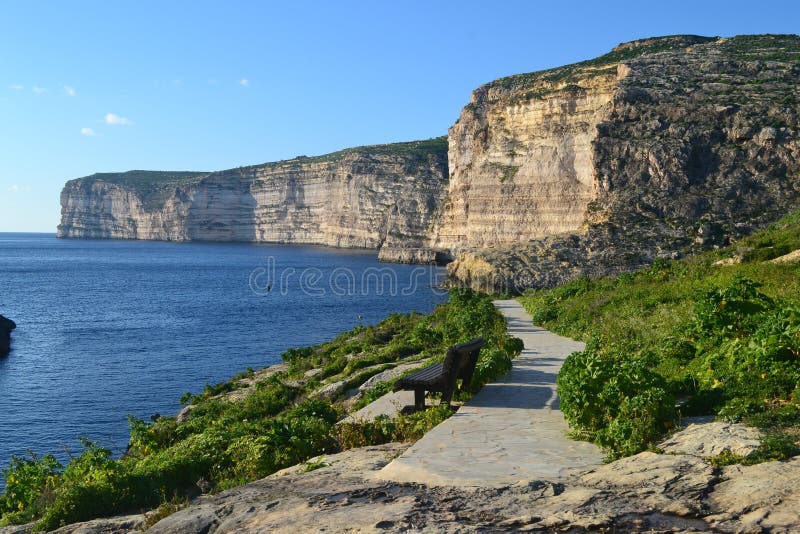 Vue Stupfiante Des Falaises Malte Gozo Image Stock