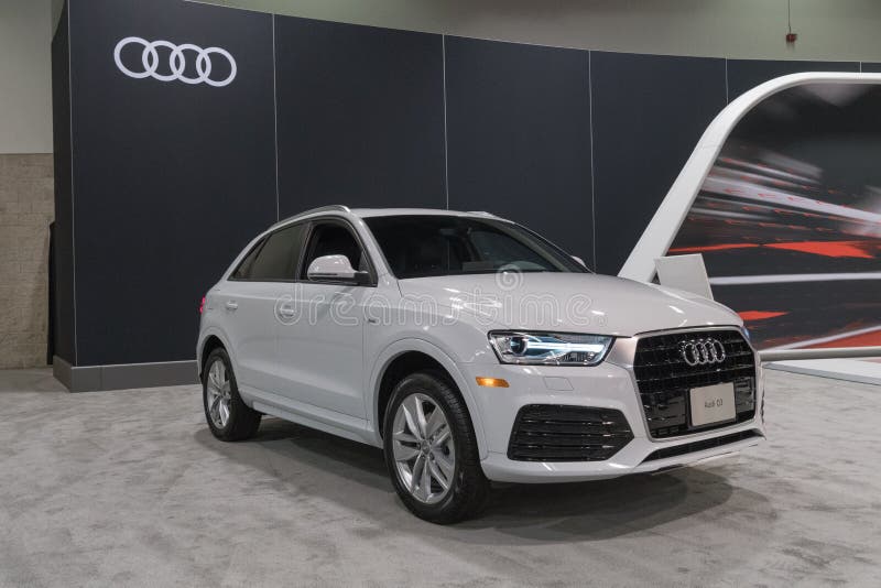 Audi Q3 στην επίδειξη στοκ εικόνες με δικαίωμα ελεύθερης χρήσης Audi Q3 στην επίδειξη στοκ εικόνες με δικαίωμα ελεύθερης χρήσης
