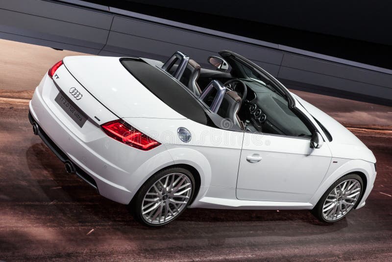 Audi TT 2 0 TDI ultra på IAAEN 2015 royaltyfri bild Audi TT 2 0 TDI ultra på IAAEN 2015 royaltyfri bild