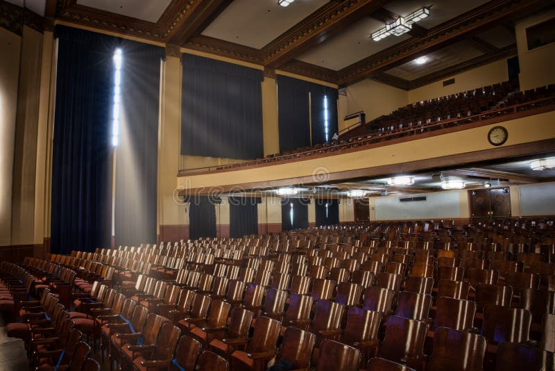 Auditorium storico e conservato a will roges High School tulsa oklahoma sedie in legno deco trascorre la luce