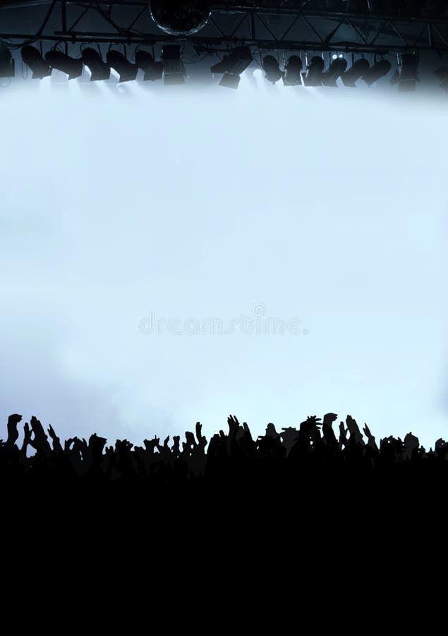 Audiência do partido ou multidão do concerto na violeta imagem de stock royalty free Audiência do partido ou multidão do concerto na violeta imagem de stock royalty free