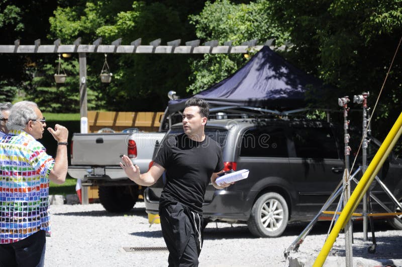 Auf der Standort ` Schitt-` s Nebenfluss ` Filmwiederholung, die kanadischen Schauspieler, Daniel Levy kennzeichnet lizenzfreies stockfoto Auf der Standort ` Schitt-` s Nebenfluss ` Filmwiederholung, die kanadischen Schauspieler, Daniel Levy kennzeichnet lizenzfreies stockfoto