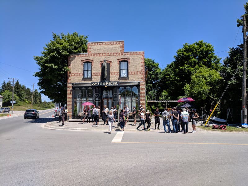 Auf Standortschmierfilmbildung am Café tropisch ein fiktives Restaurant gekennzeichnet in Schitt-` s Nebenfluss lizenzfreie stockbilder Auf Standortschmierfilmbildung am Café tropisch ein fiktives Restaurant gekennzeichnet in Schitt-` s Nebenfluss lizenzfreie stockbilder