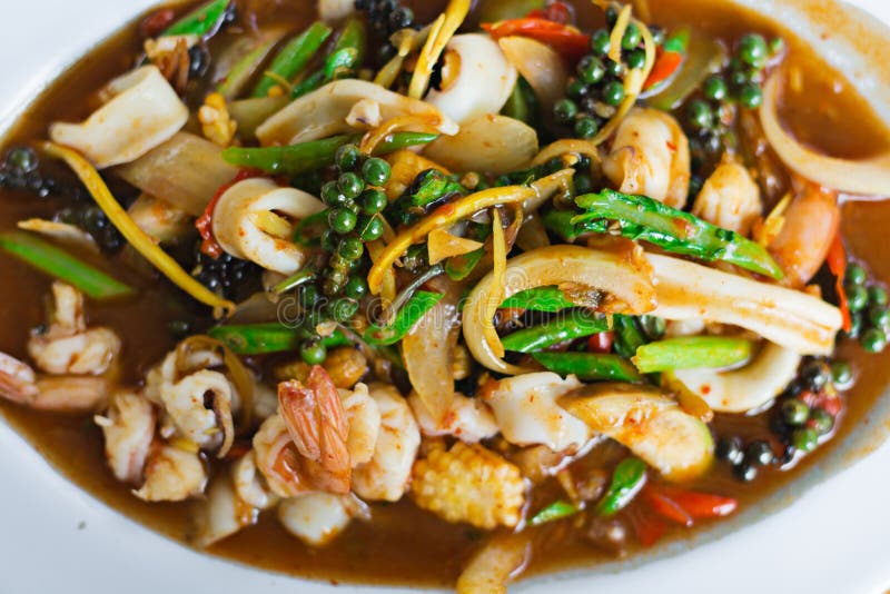 Gebratene Meeresfrüchte auf heißer Platte lizenzfreie stockfotos