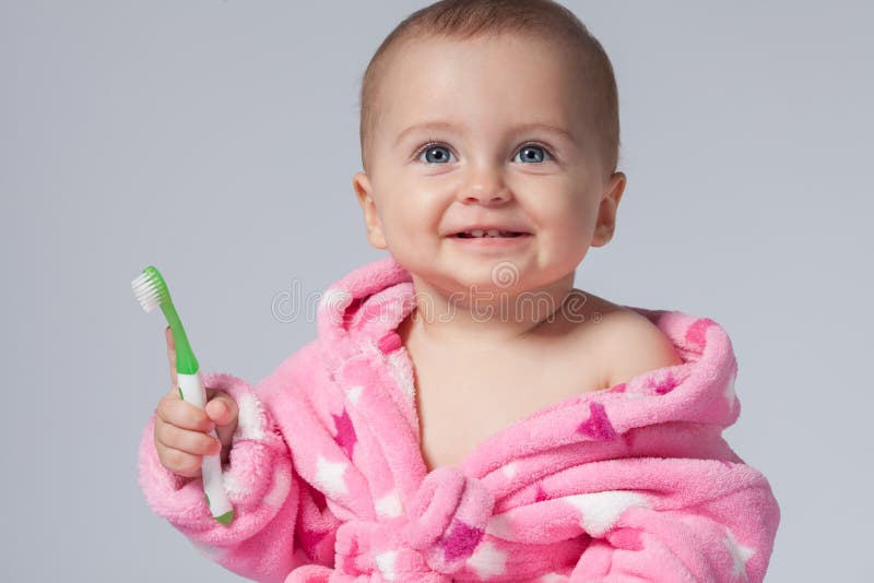Auftragende Zähne des Kindes stockfoto Auftragende Zähne des Kindes stockfoto