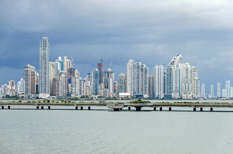 Auge de construcción en ciudad de Panamá Horizonte de ciudad de Panamá en a imagen de archivo