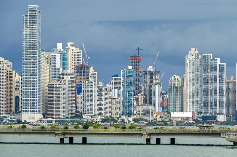 Auge de construcción en ciudad de Panamá Horizonte de ciudad de Panamá en a fotografía de archivo