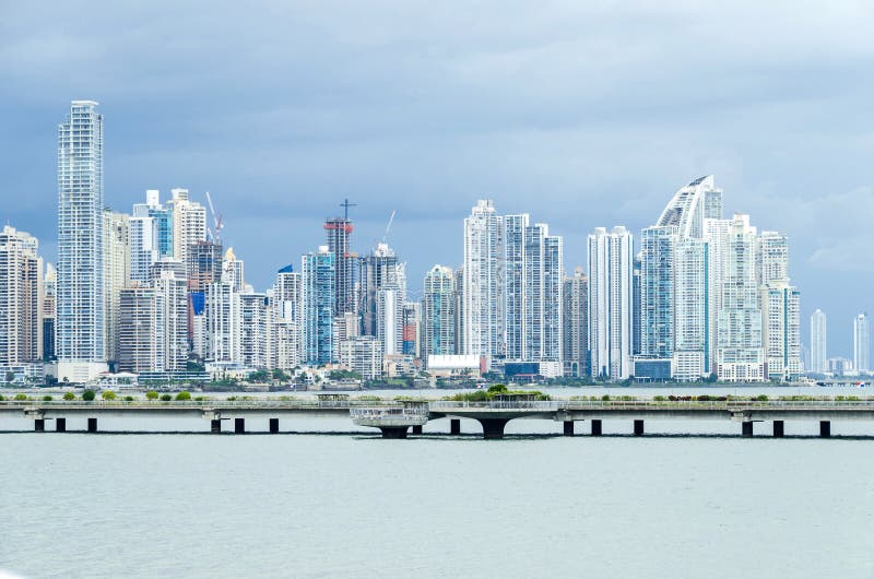 Auge de construcción en ciudad de Panamá Horizonte de ciudad de Panamá en a fotos de archivo