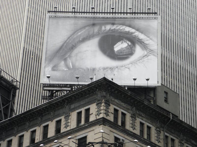 Augen-Spions-Anschlagtafel im Times Square, New York City