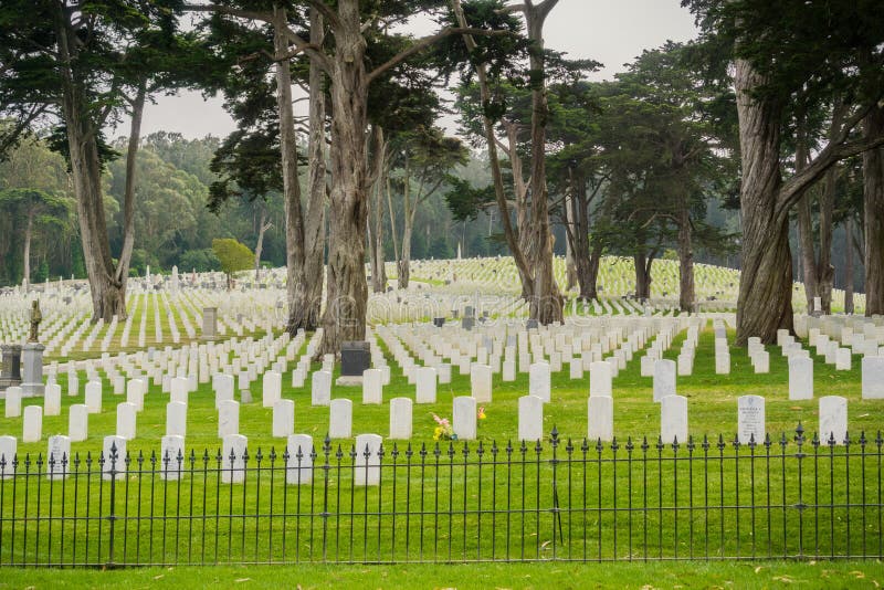 10. August 2017 San Francisco /CA/USA - der nationale Friedhof an einem bewölkten Tag stockbild 10. August 2017 San Francisco /CA/USA - der nationale Friedhof an einem bewölkten Tag stockbild