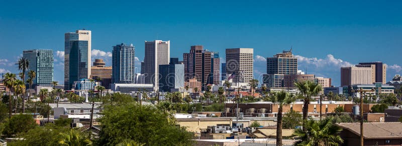AUGUSTI 23, 2017 - PHOENIX ARIZONA - panorama- horisontsikt av Phoenix Hus blått arkivbilder AUGUSTI 23, 2017 - PHOENIX ARIZONA - panorama- horisontsikt av Phoenix Hus blått arkivbilder