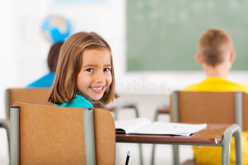 Adorabile aula scolastica di una studentessa fotografie stock