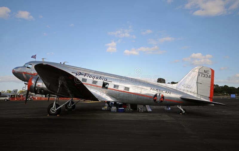 äldst dc-flyg för 3 flygplan. Flaggskepp florida som för dc detroit för flygplan för 3 12 2011 flygplanflygbolag amerikanska flyger slags november äldst en återställda sponsrade stuart USA visits