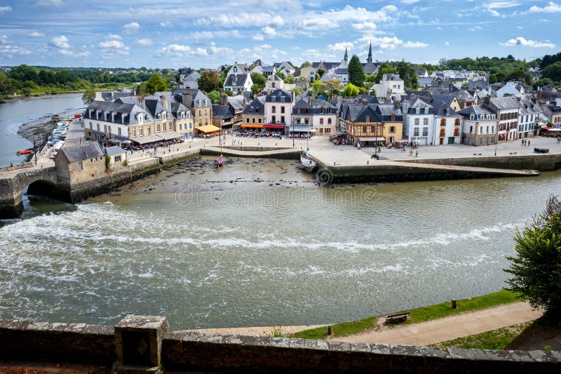 Auray - Port of Saint-Goustan. Panoramic view of the old city centre. Brittany, France stock images Auray - Port of Saint-Goustan. Panoramic view of the old city centre. Brittany, France stock images