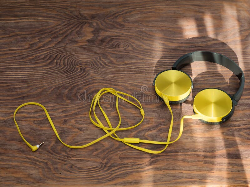 Auriculares - un elemento esencial de cada día fotografía de archivo Auriculares - un elemento esencial de cada día fotografía de archivo