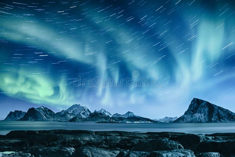 Aurora boreal en Noruega imágenes de archivo libres de regalías Aurora boreal en Noruega imágenes de archivo libres de regalías
