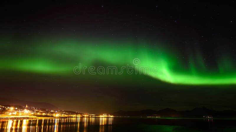 Aurora borealis o aurora boreal en el cielo en Tromso, Noruega imagen de archivo libre de regalías Aurora borealis o aurora boreal en el cielo en Tromso, Noruega imagen de archivo libre de regalías