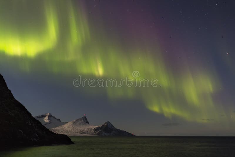 Aurora borealis spettacolare, bella aurora boreale sopra fotografie stock libere da diritti Aurora borealis spettacolare, bella aurora boreale sopra fotografie stock libere da diritti