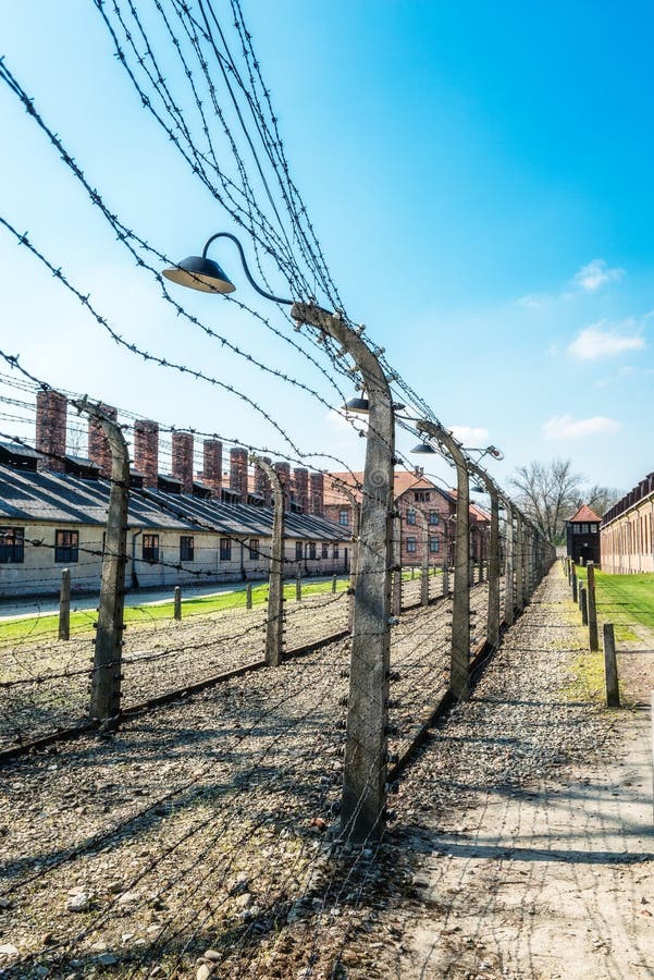 Elektrischer Zaun Im Vernichtungslager Auschwitz Redaktionelles