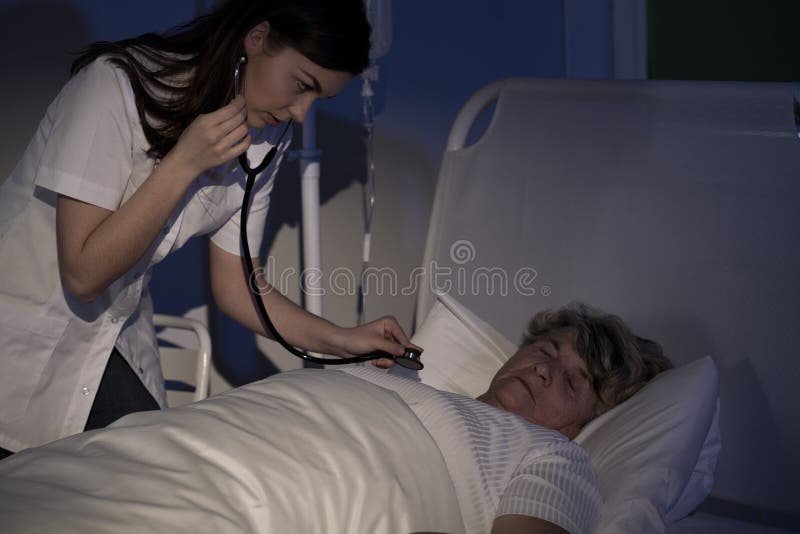 591 Auscultating Fotos Libres de Derechos y Gratuitas de Dreamstime