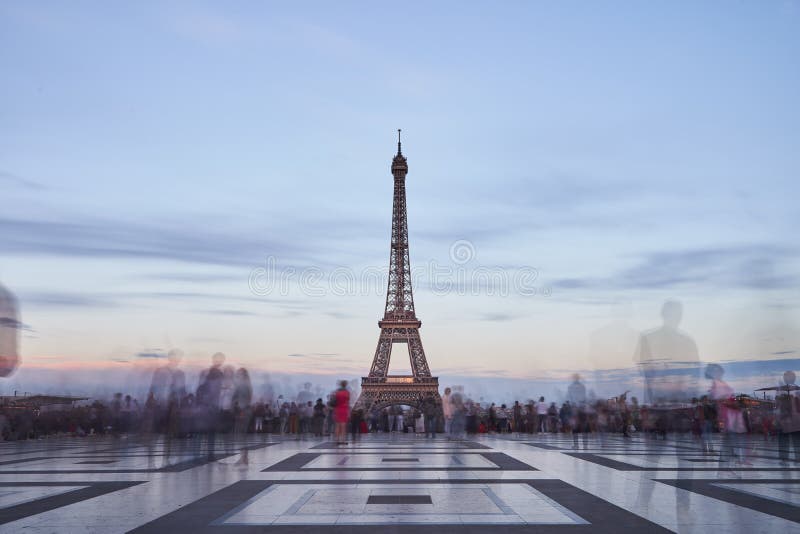 Ausflug de Eiffel am Abend lizenzfreie stockfotos Ausflug de Eiffel am Abend lizenzfreie stockfotos