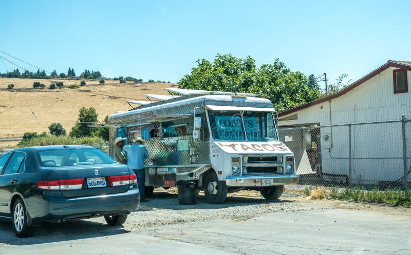 Ausflug der Landschaft in Kalifornien Mexikanischer Packwagen auf dem Straßenrand stockbilder Ausflug der Landschaft in Kalifornien Mexikanischer Packwagen auf dem Straßenrand stockbilder