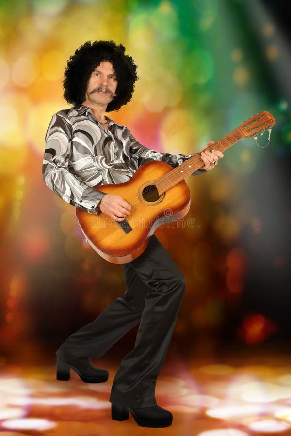 Ausführender mit Gitarre in der Discoart lizenzfreie stockbilder Ausführender mit Gitarre in der Discoart lizenzfreie stockbilder