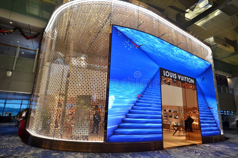 Ausgang Louis Vuittons LV in Changi-Flughafen, Singapur Redaktionelles
