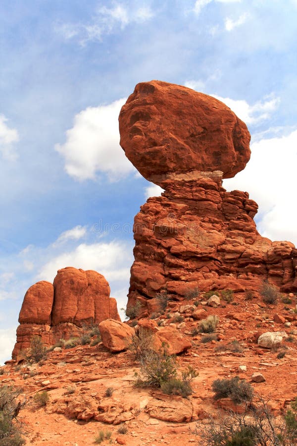 Ausgeglichener Felsen lizenzfreies stockfoto Ausgeglichener Felsen lizenzfreies stockfoto