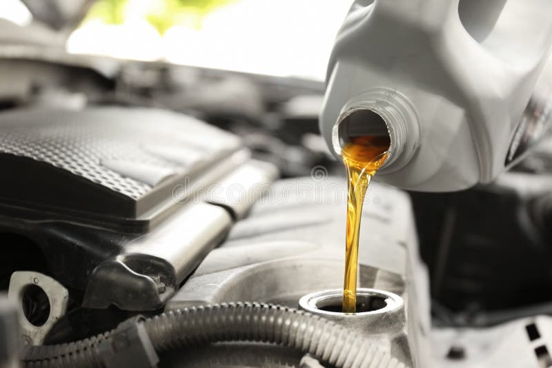 Auslaufendes Öl in Automotor lizenzfreie stockfotos Auslaufendes Öl in Automotor lizenzfreie stockfotos