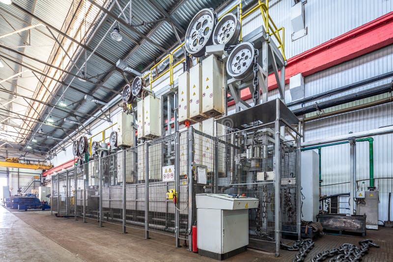 Ausrüstung für Induktionswärmebehandlung von Stromkreisen lizenzfreie stockfotografie Ausrüstung für Induktionswärmebehandlung von Stromkreisen lizenzfreie stockfotografie